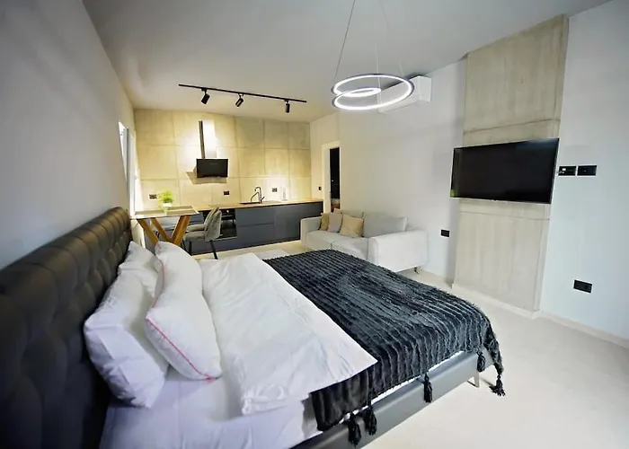 The House Of Flowers Shkodër